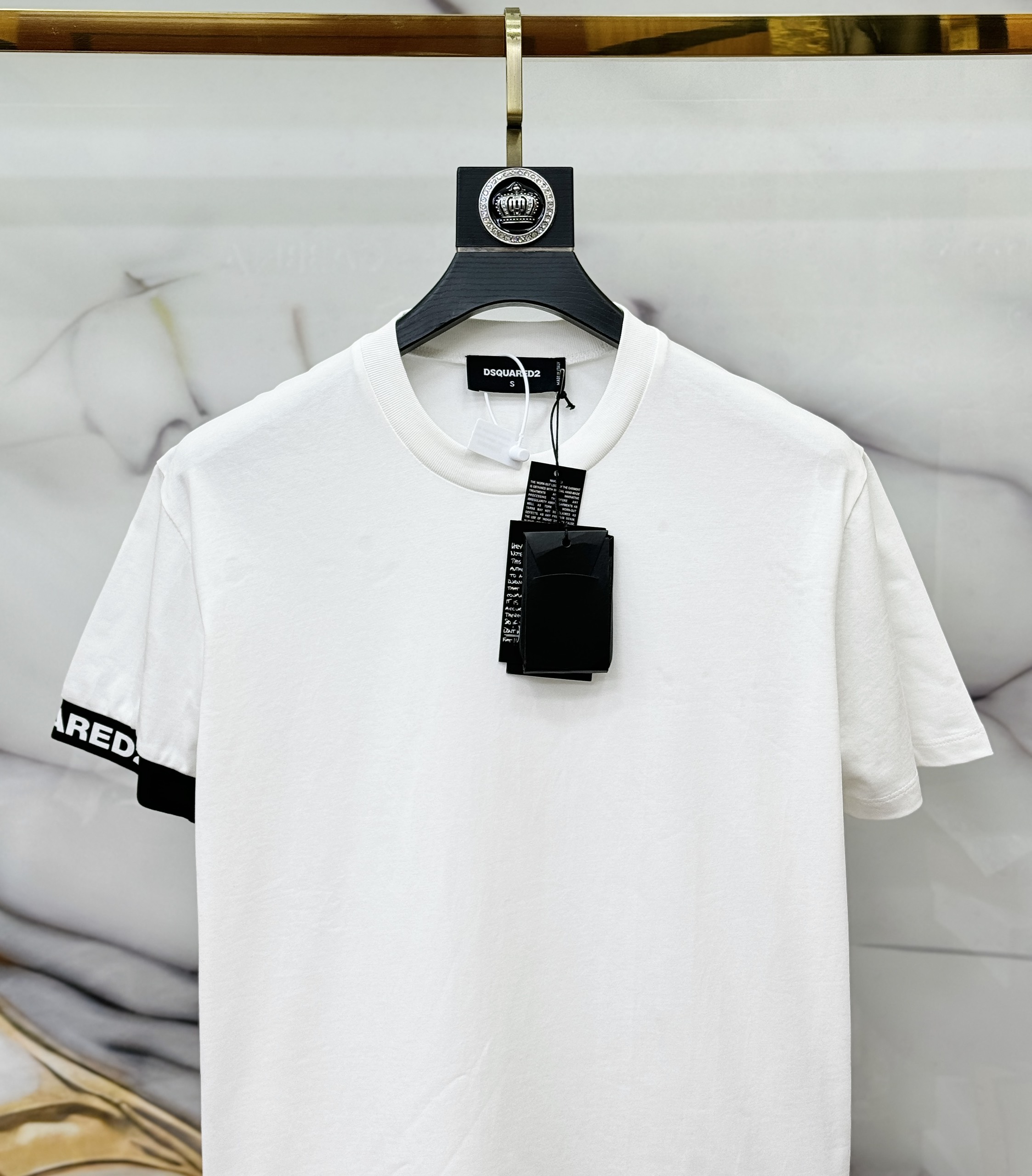 Áo phông T-shirt Dsquared2 DSQ2 logo chữ cạp Like Auth on web CD